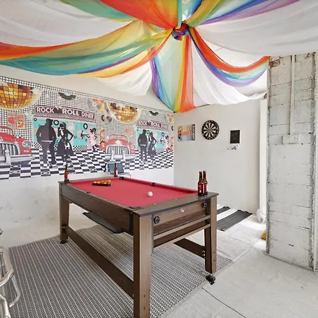 Boutique - Hottub - Games - Parking Bristol