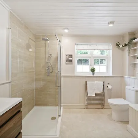 Boutique - Hottub - Games - Parking Holiday home