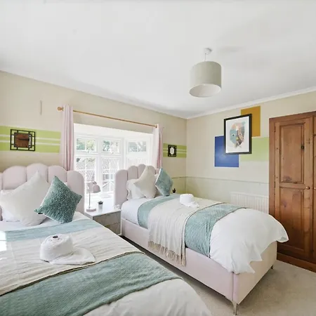 Boutique - Hottub - Games - Parking Holiday home *